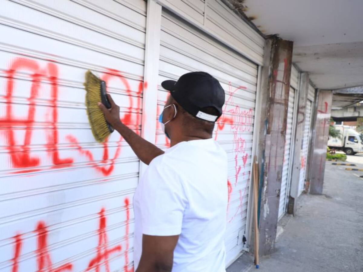 Pintatón en "La Luna" busca reactivación económica y embellecer el sector
