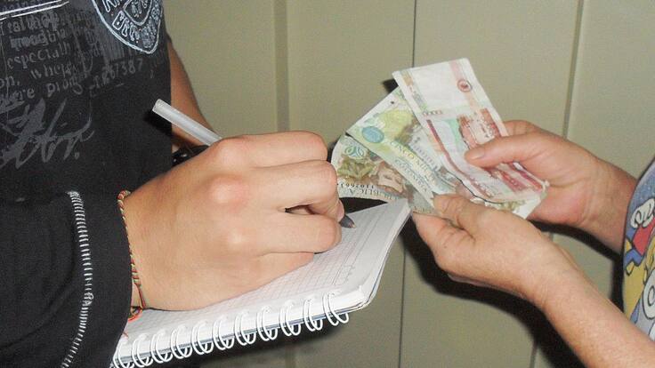 ¿Cómo sacar a la gente del 'Gota a Gota'?