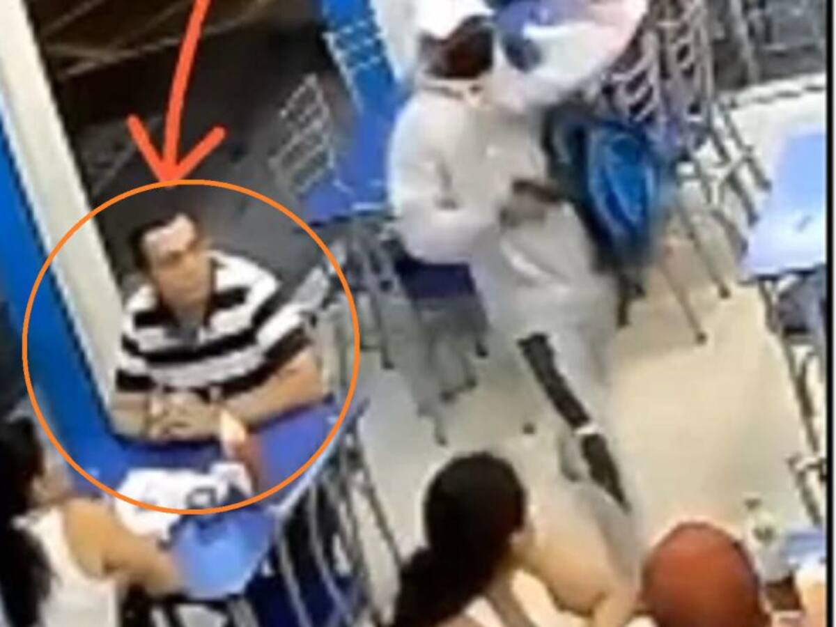 Huyó de restaurante cuando estaban atracando y dejó sola a su novia