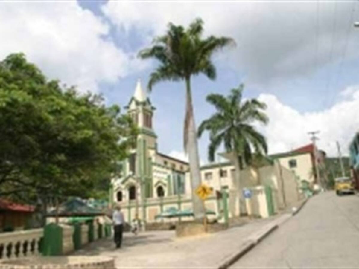 Solicitan ayudas para los más de 2 mil damnificados de Nocaima, Cundinamarca