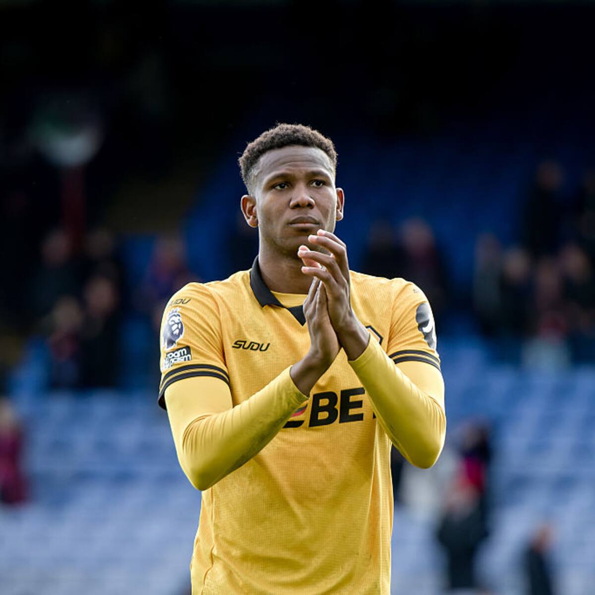 Yerson Mosquera desciende oficialmente con los Wolves: Así está la lucha por la salvación en Premier