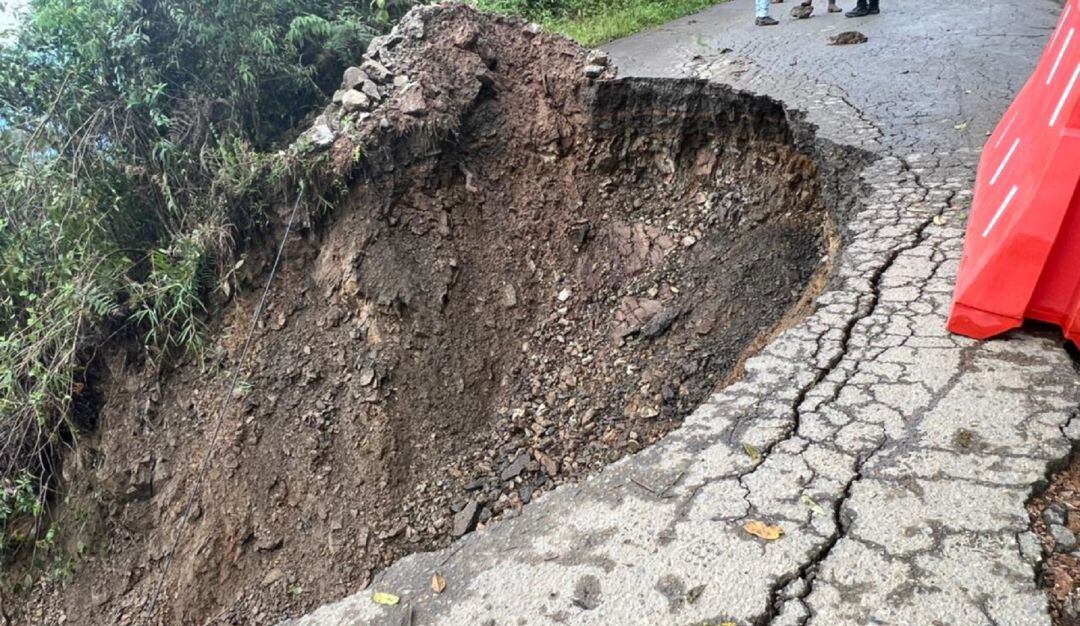Vía Venadillo - Santa Isabel norte del Tolima