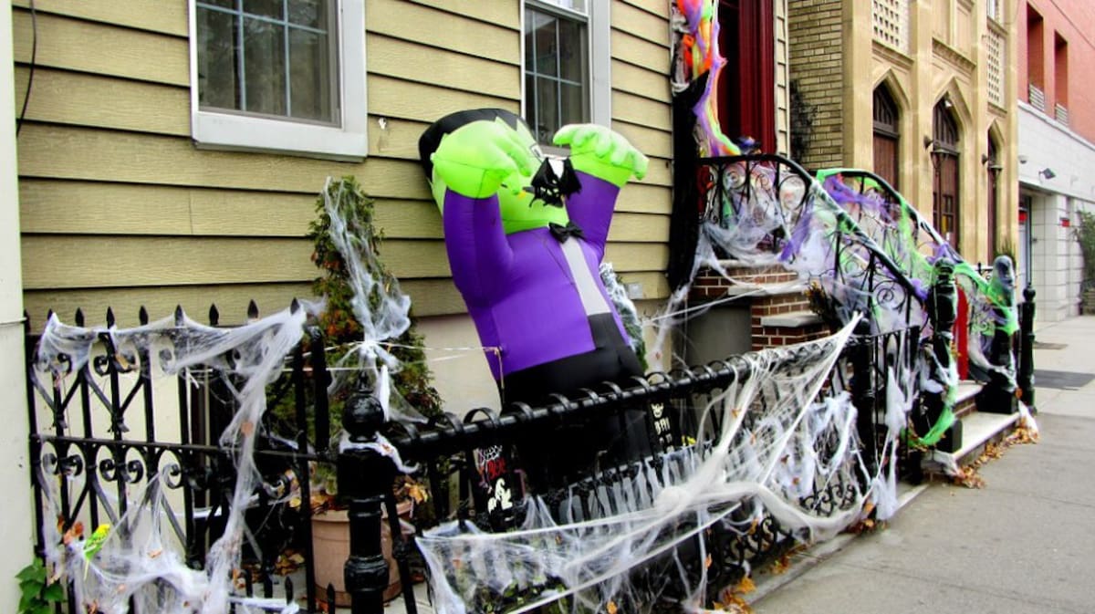 Hoy en día, Halloween es una de las fechas más importantes del calendario festivo estadounidense y canadiense.