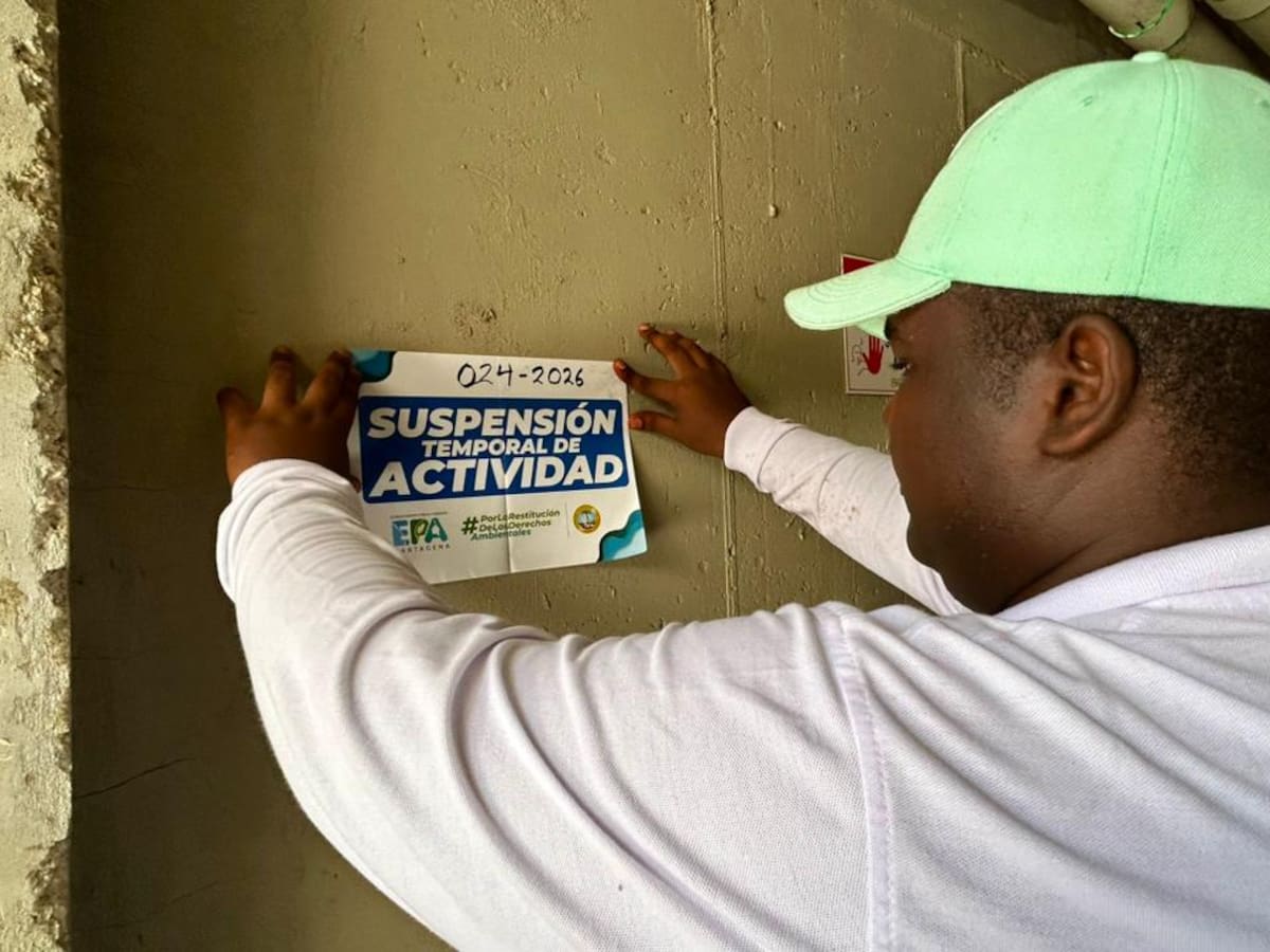 EPA Cartagena impone medida preventiva por vertimientos ilegales en edificio de Daniel Lemaitre