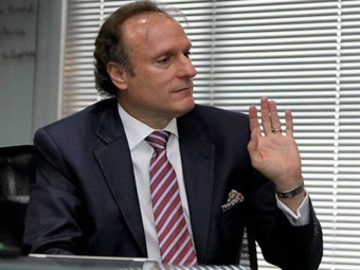 Se posesiona Gustavo Lenis como nuevo director de la Aerocivil