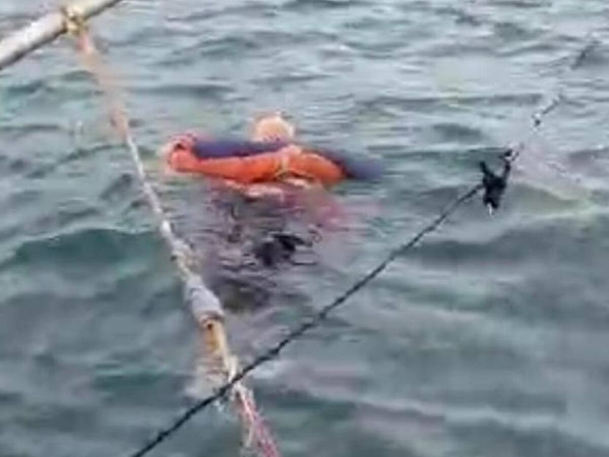 Rescatan a mujer que flotaba a 3 km de las playas de Puerto Colombia