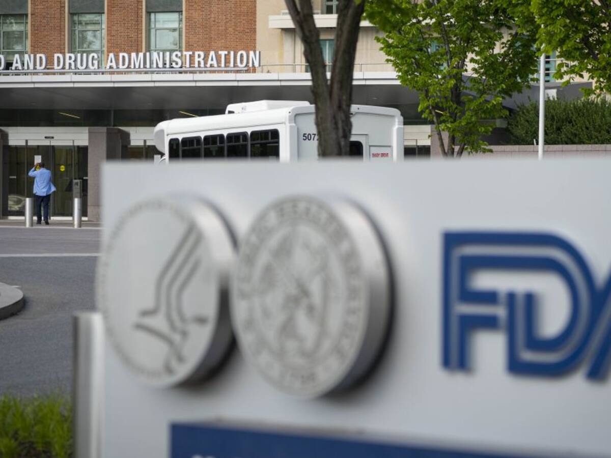 La FDA analiza a partir de hoy la vacuna de Pfizer en EE.UU.