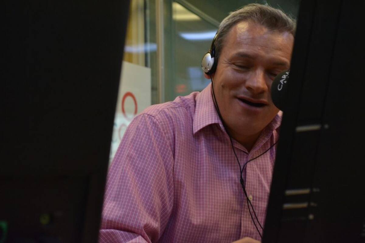 El ídolo de la radio se despide de La Luciérnaga pero continúa con sus comentarios deportivos en El Pulso del Fútbol. #GraciasPelaez