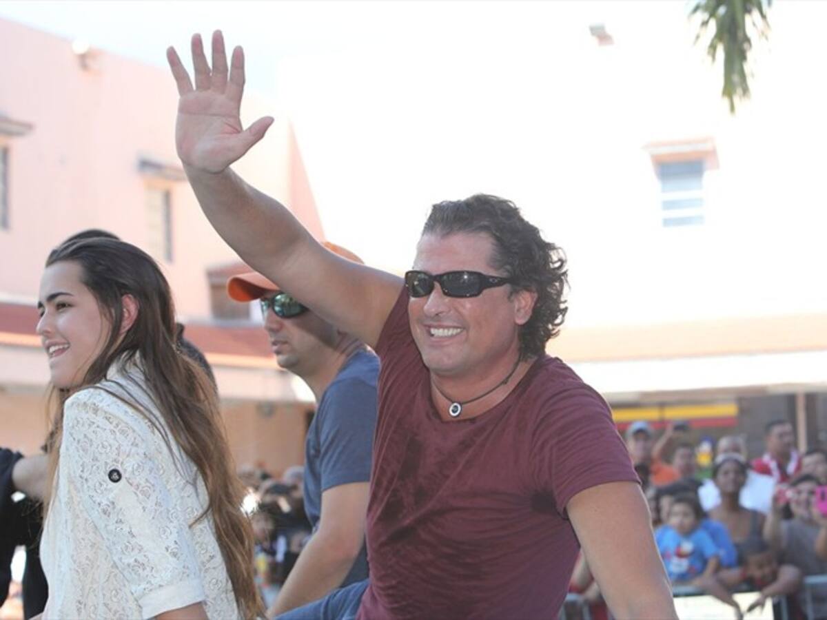 Desde desnudos hasta besos con mujeres, las fotos de Lucy Vives que han generado polémica