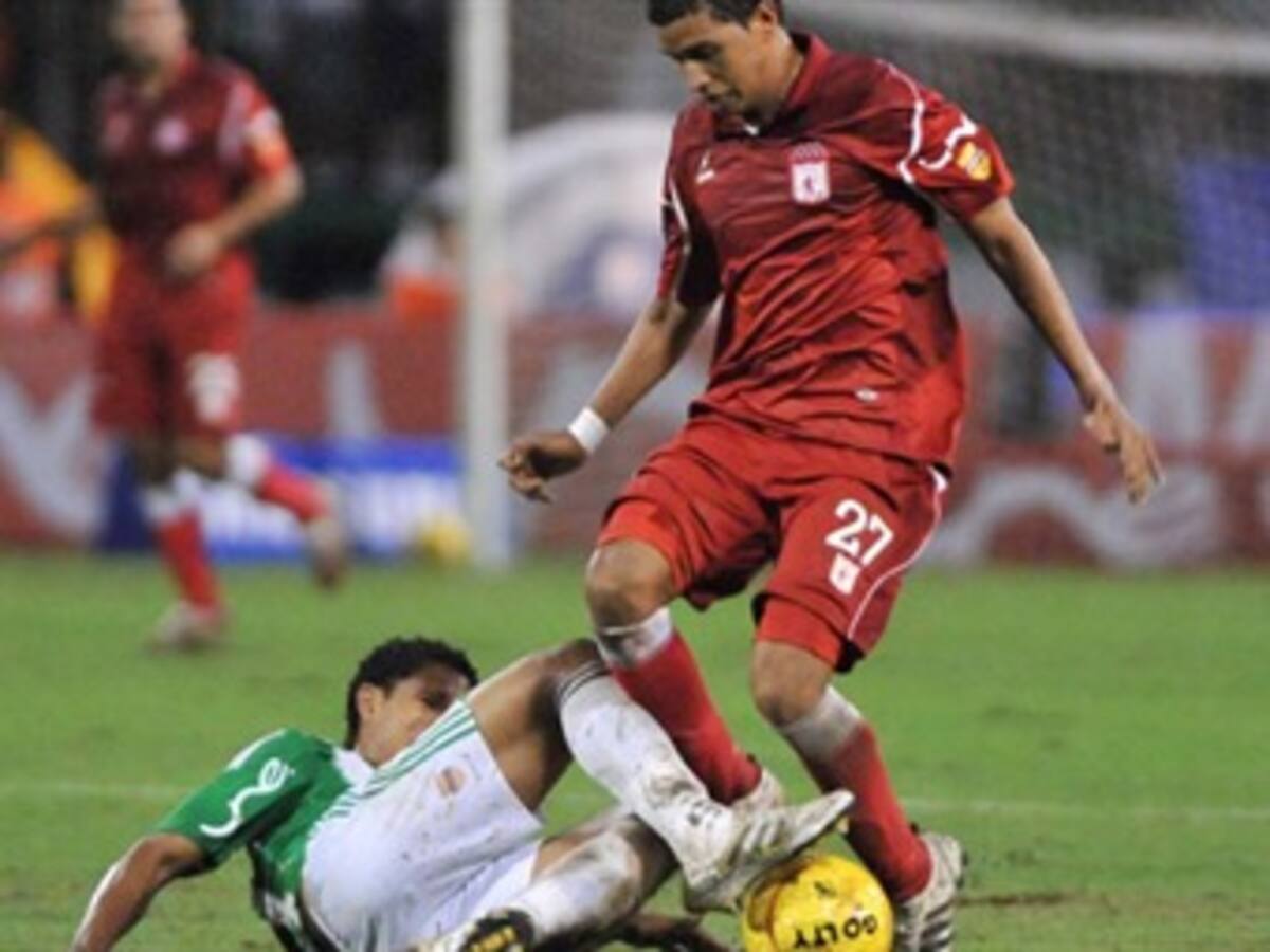 Álvaro Aponte, técnico encargado del América, reconoce que no le pagan desde noviembre de 2009