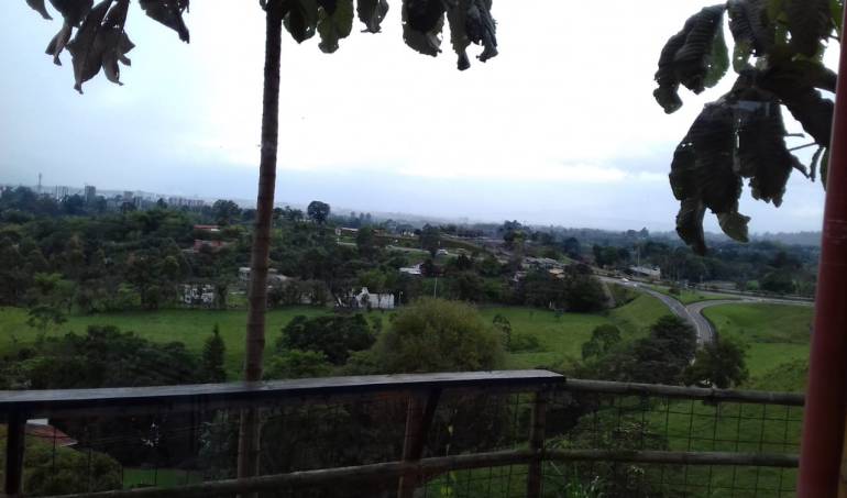 Todos los días 5:45, 6:48, 7:48 y 8:45 a.m. escuche la información local en Caracol Radio 