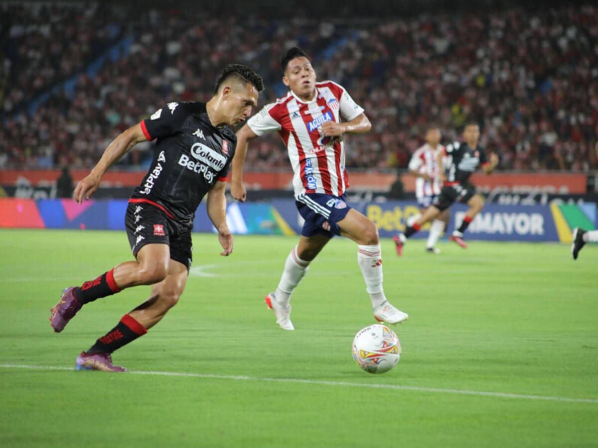 La era Bolillo Gómez en Junior inicia con empate en Barranquilla ante Santa Fe
