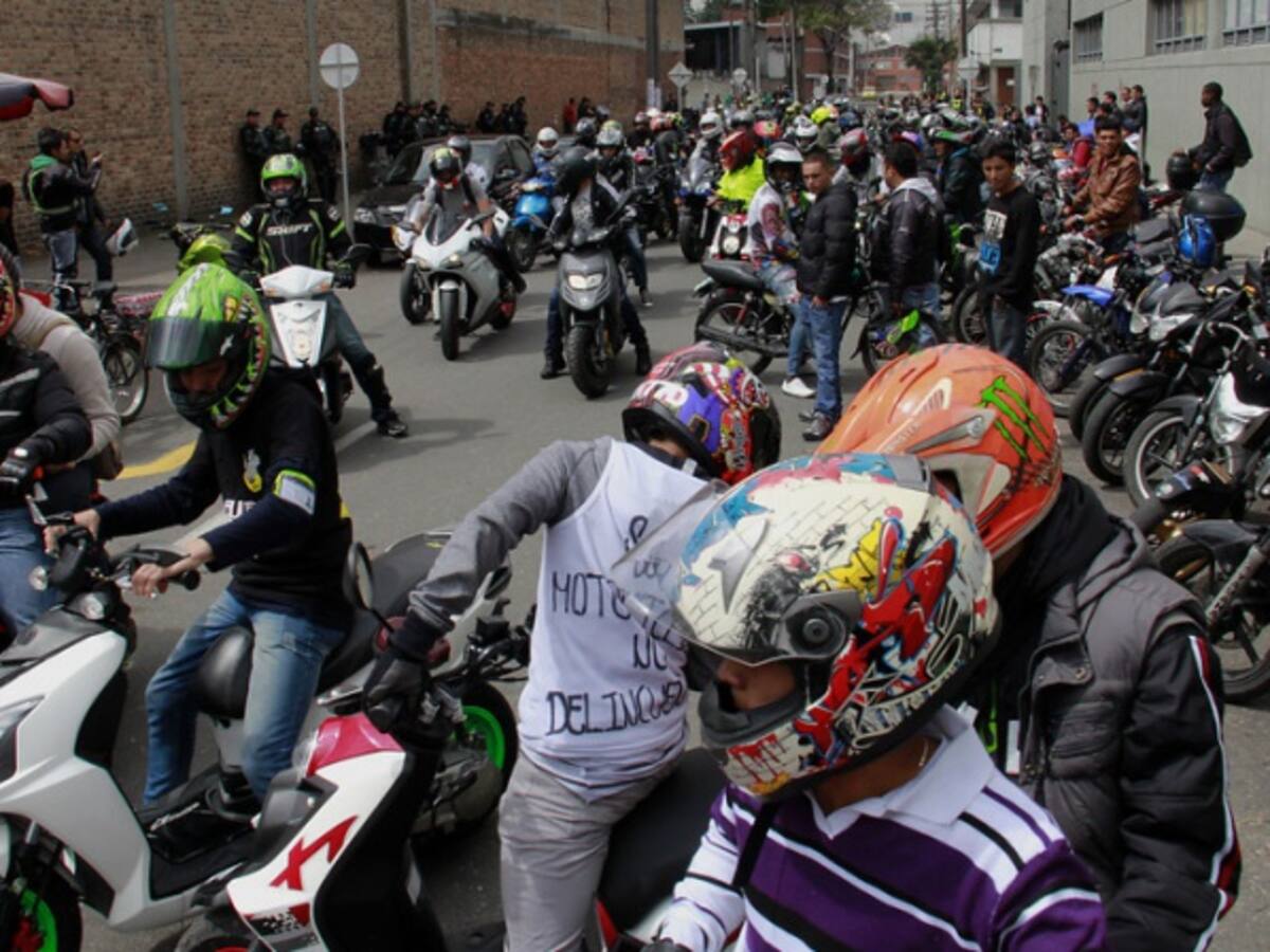 Motociclistas en Bogotá denuncian 100 huecos más como trampas mortales
