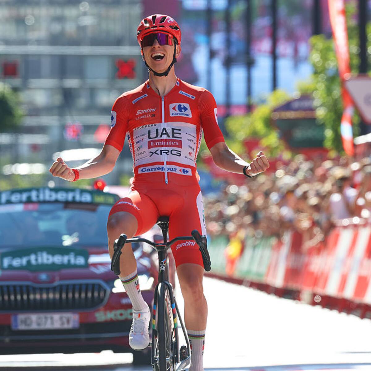 Tadej Pogacar consigue una impresionante victoria en la etapa 4 de la Vuelta a España 2026: resumen