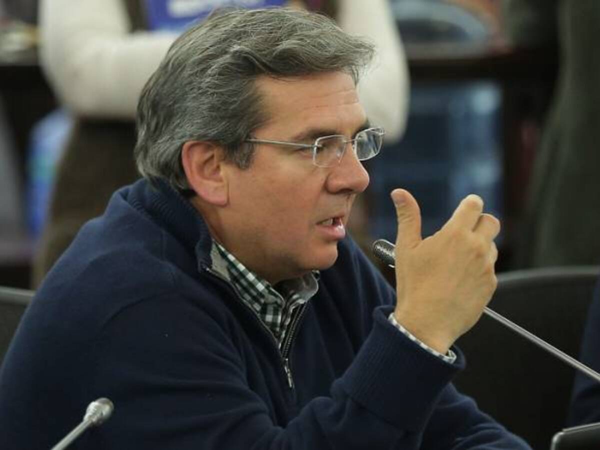 Curules para víctimas podrían quedar en manos de grupos ilegales: Varón Cotrino