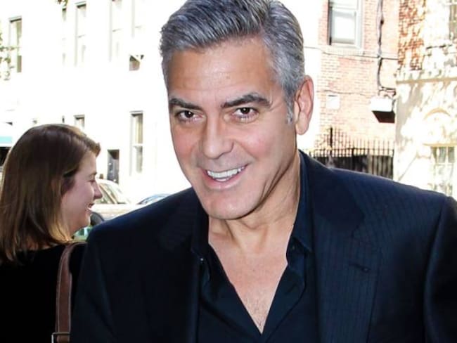 George Clooney se une a los famosos que adoptan mascotas