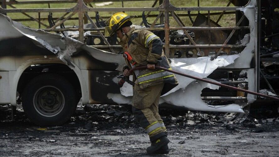 En un parqueadero de Cartagena, 11 buses intermunicipal resultaron incinerados. Foto: Getty Images