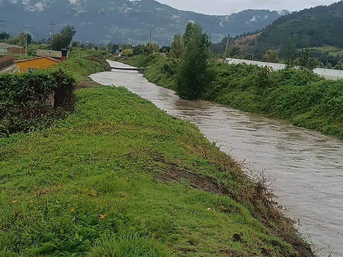 Al menos 20 familias afectadas tras declaratoria de alerta naranja en Samacá por fuertes lluvias