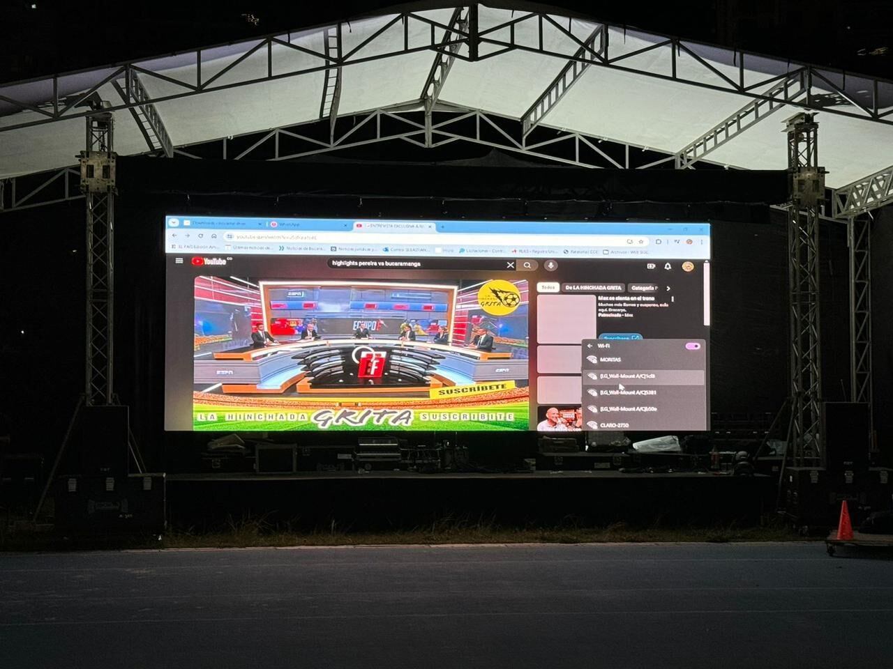 Así quedaron ubicadas las pantallas gigantes para la final entre Bucaramanga y Santa Fe. Foto: Indersantander