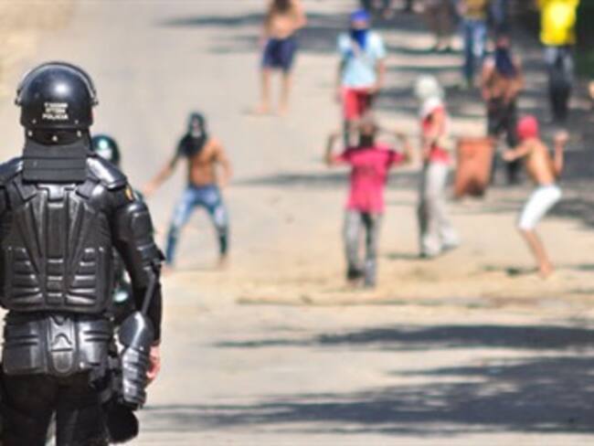 Un periodista herido dejó enfrentamientos entre campesinos y la fuerza pública en Tibú