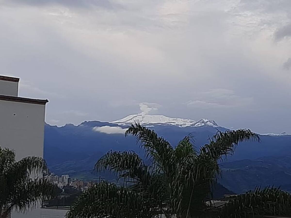 Parte de tranquilidad ante avistamiento de columna de ceniza del Volcán
