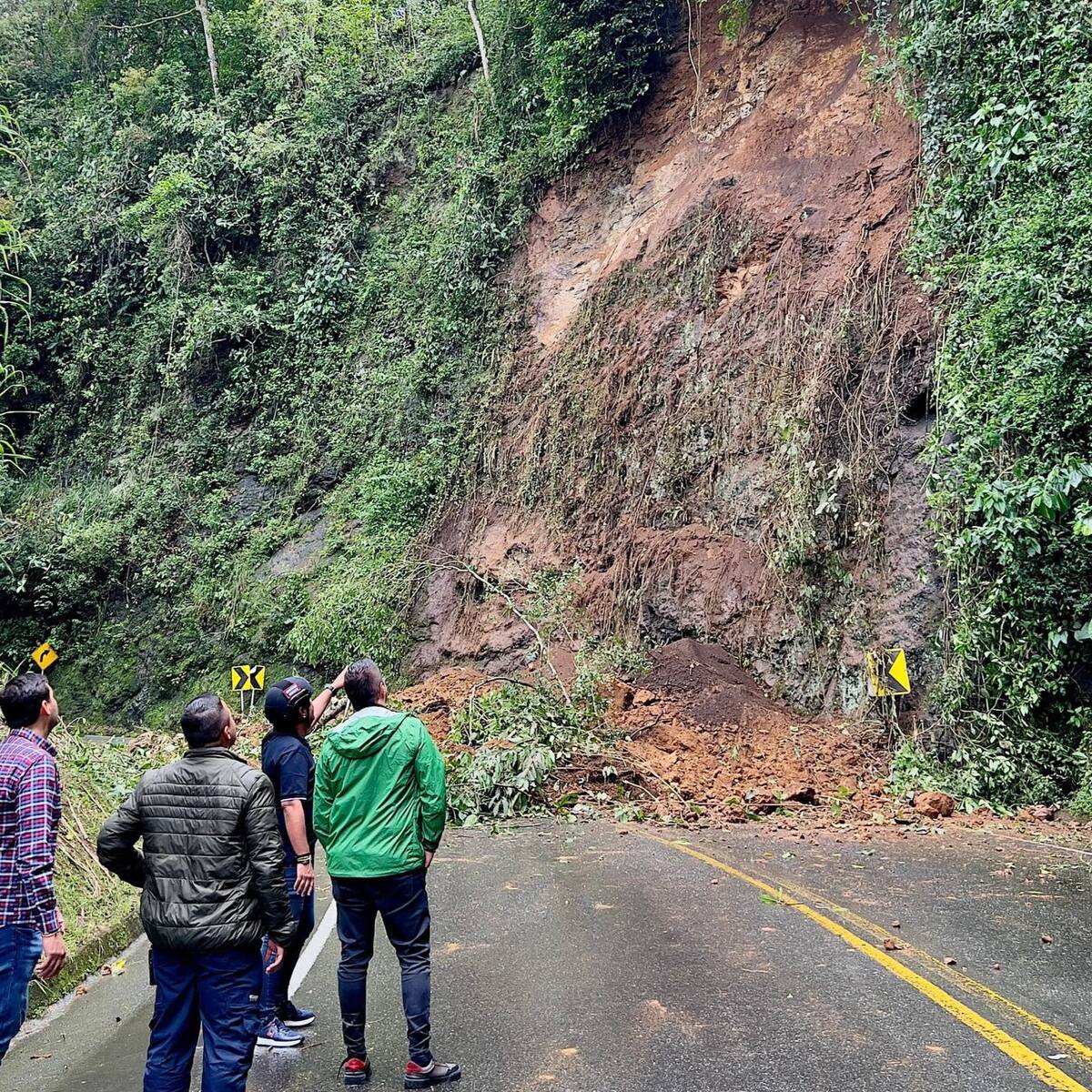 Vía Montenegro – Quimbaya en Quindío tiene tres puntos críticos por derrumbes