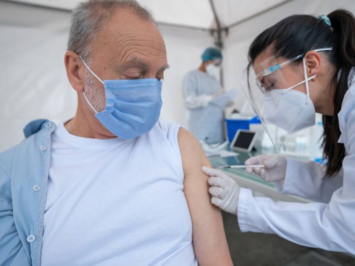 Más de 400.000 dosis contra la COVID se aplicaron este viernes en Colombia