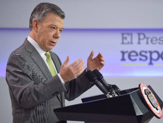 Santos cuestiona la política de Trump de manejar la diplomacia por Twitter
