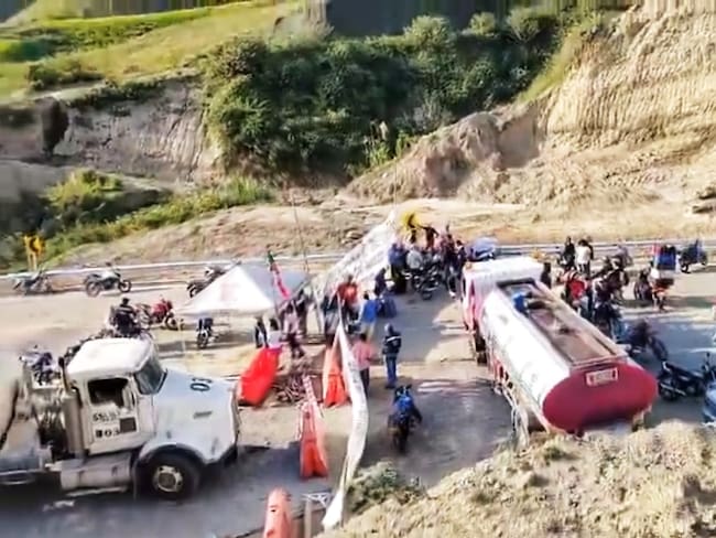 La carretera se habilitó después de 10 horas de bloqueo y se establecieron nuevos compromisos con el ministerio del Interior y la UNGR. Crédito: Red de Apoyo Cauca.
