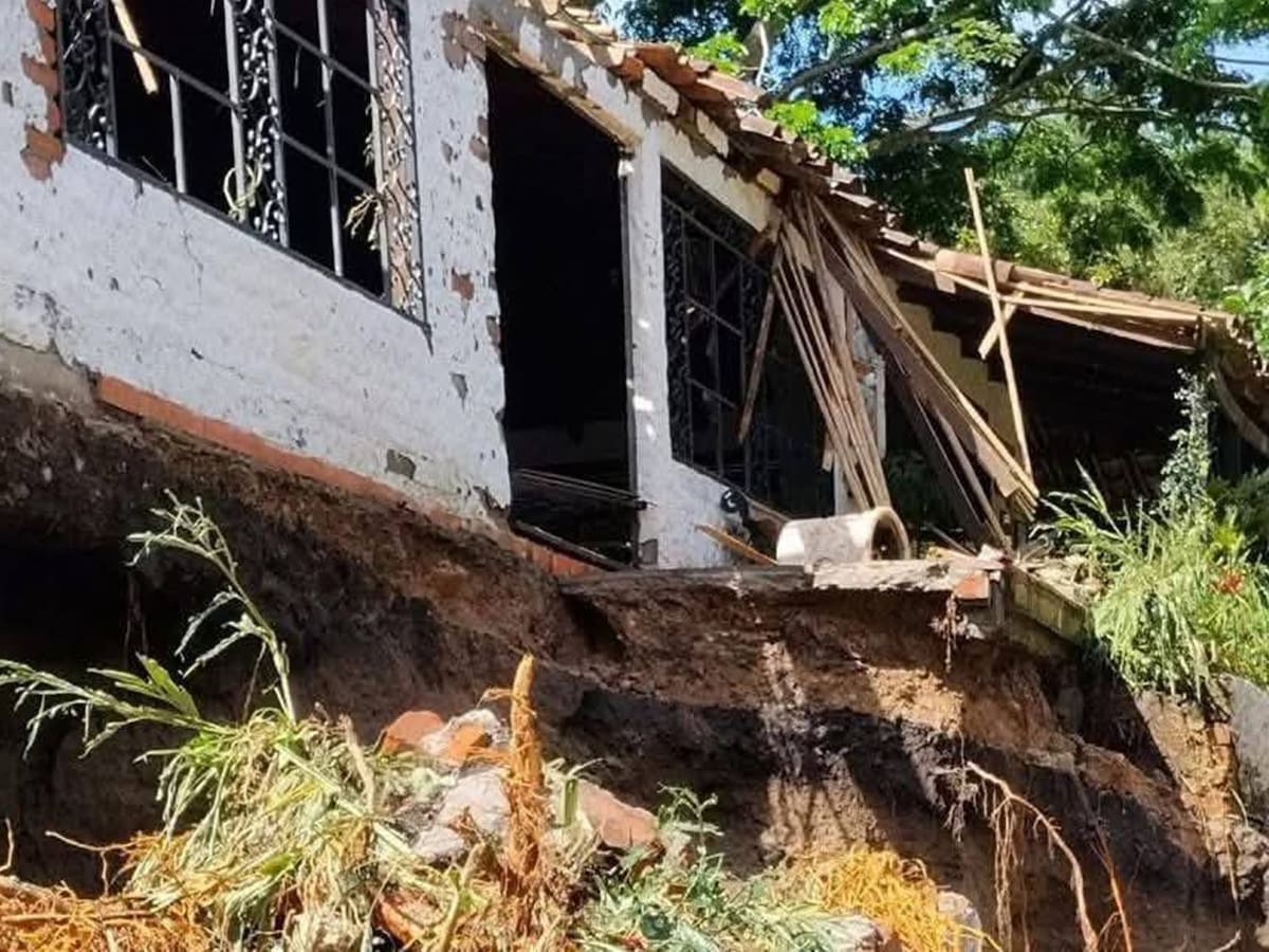 Emergencia en el sector de Morrochusco en Ibagué: ruptura de tubo del IBAL dañó varias viviendas