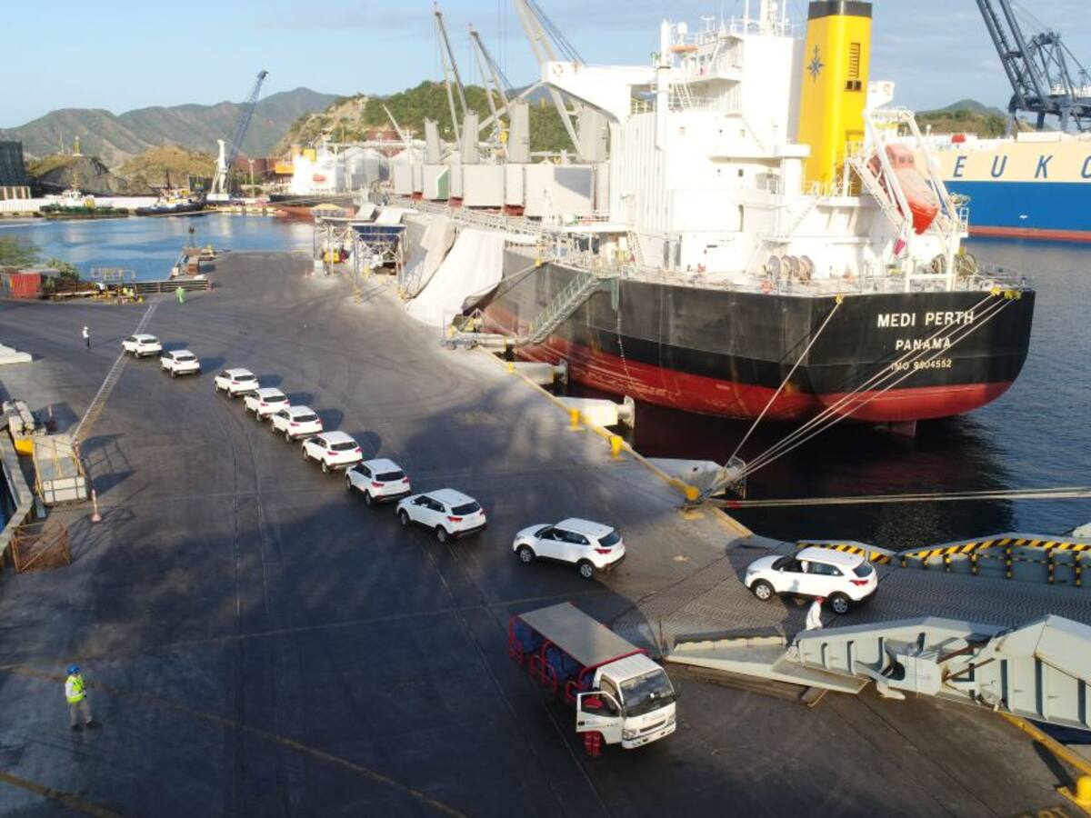 En 3.4 horas fueron descardados 430 carros en el Puerto de Santa Marta