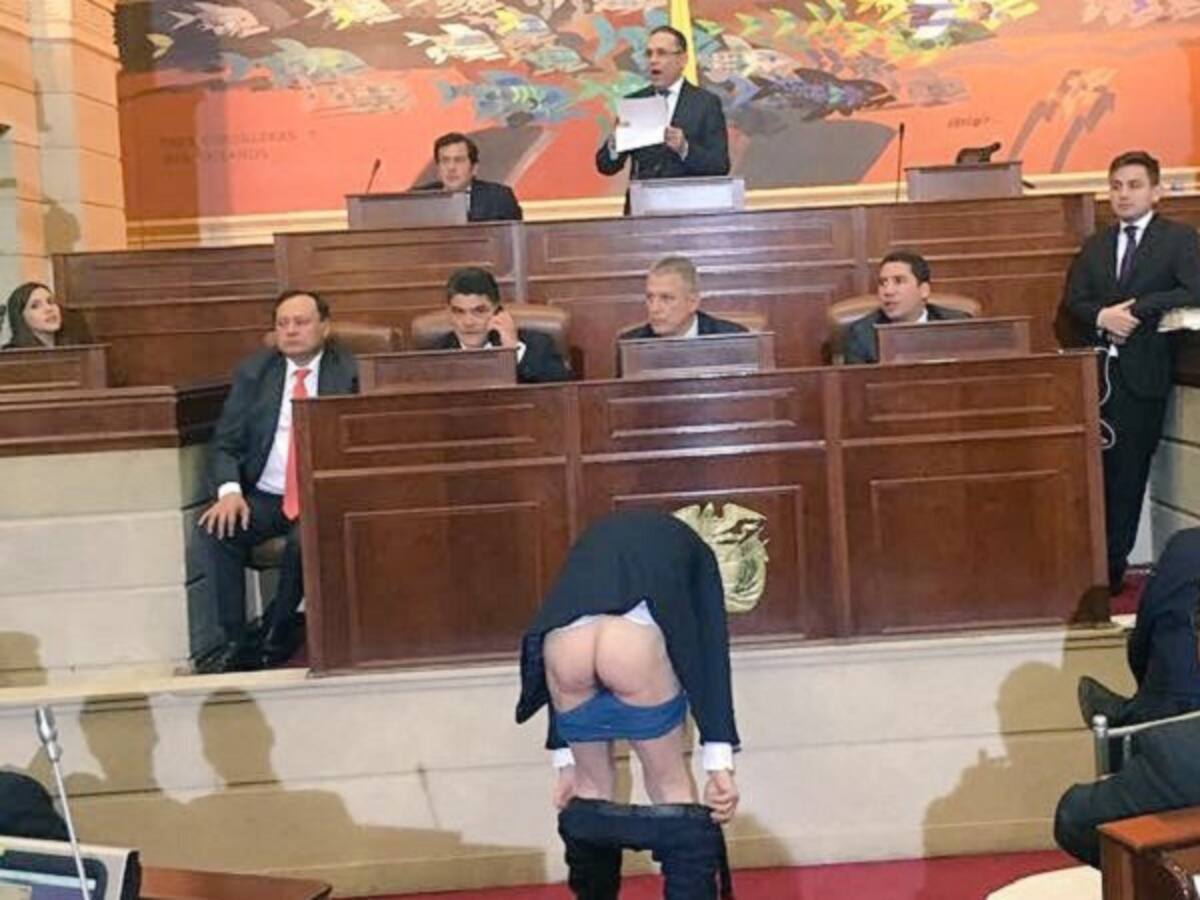 Bajada de pantalones de Mockus, una violencia simbólica