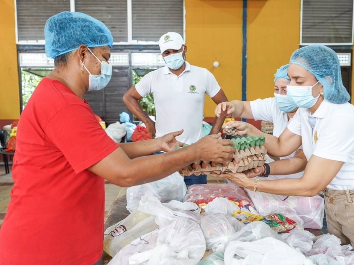 Grupos organizados de adultos mayores recibieron 19 toneladas de alimentos en Cartagena