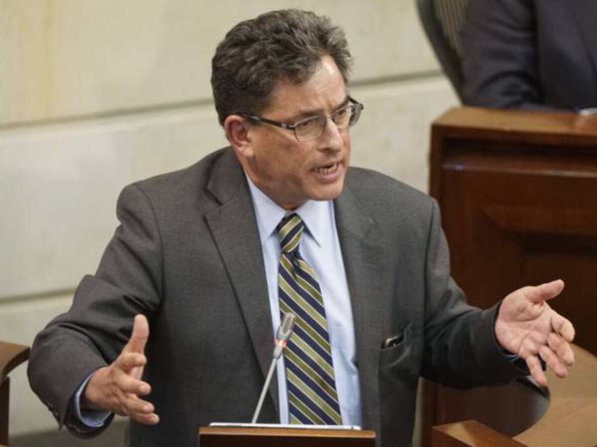 Presidente del Congreso no tramitará moción de censura contra Carrasquilla