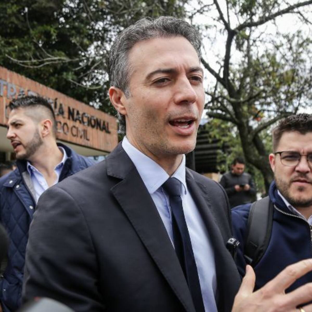 Siguen críticas de la oposición tras reactivarse la candidatura presidencial de Daniel Quintero