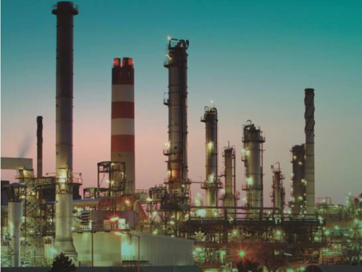 Petróleo sigue cayendo. Ya está por debajo de 33 dólares