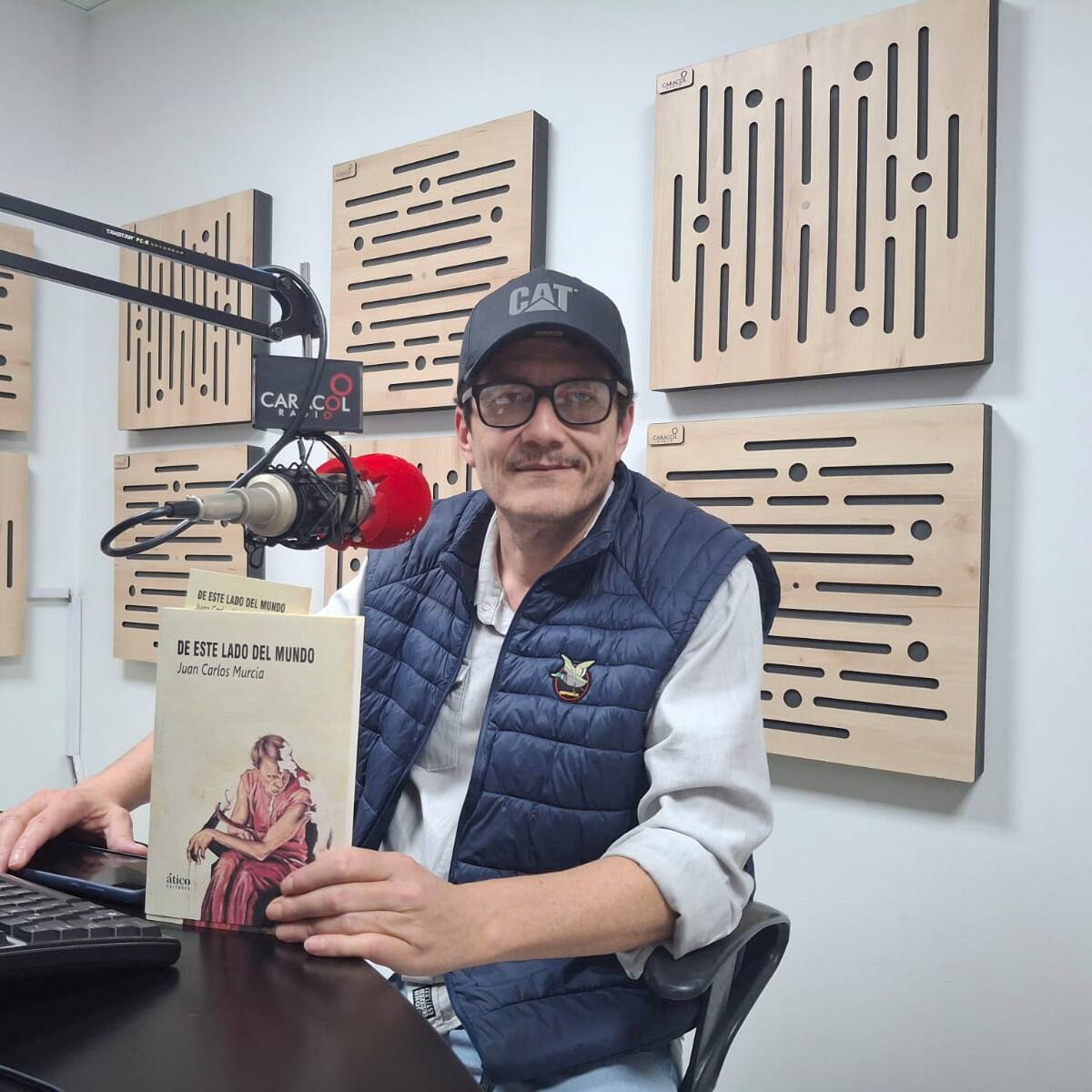 De Este Lado Del Mundo, libro que da nacimiento a Ático Editores, nuevo sello editorial para Armenia
