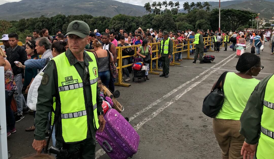 Venezolanos entrando a Cúcuta