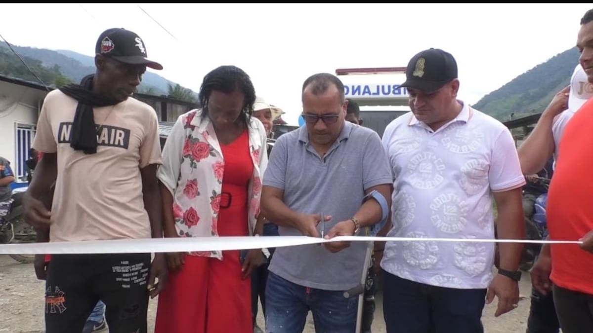 Alias ‘Gafas’ del Estado Mayor Central de las Farc corta cinta por donaciones en el Cauca