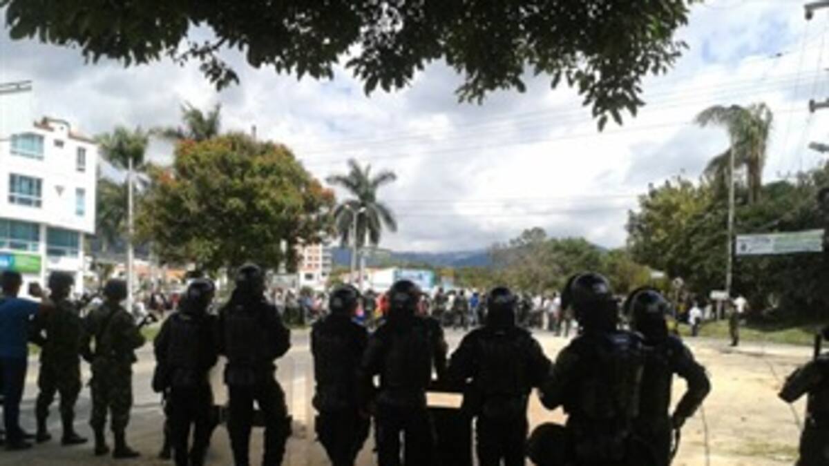 Manifestantes bloquean entrada a Fusagasugá