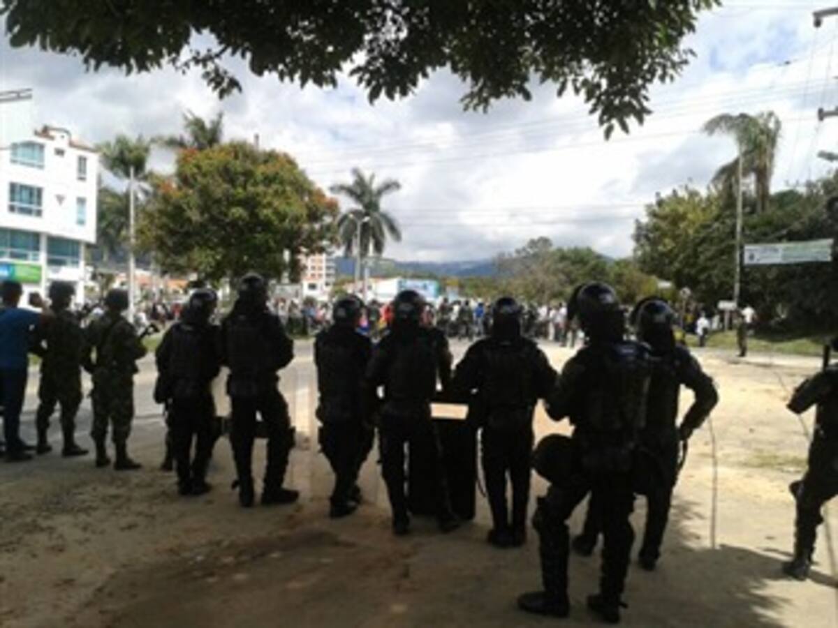 Manifestantes bloquean entrada a Fusagasugá
