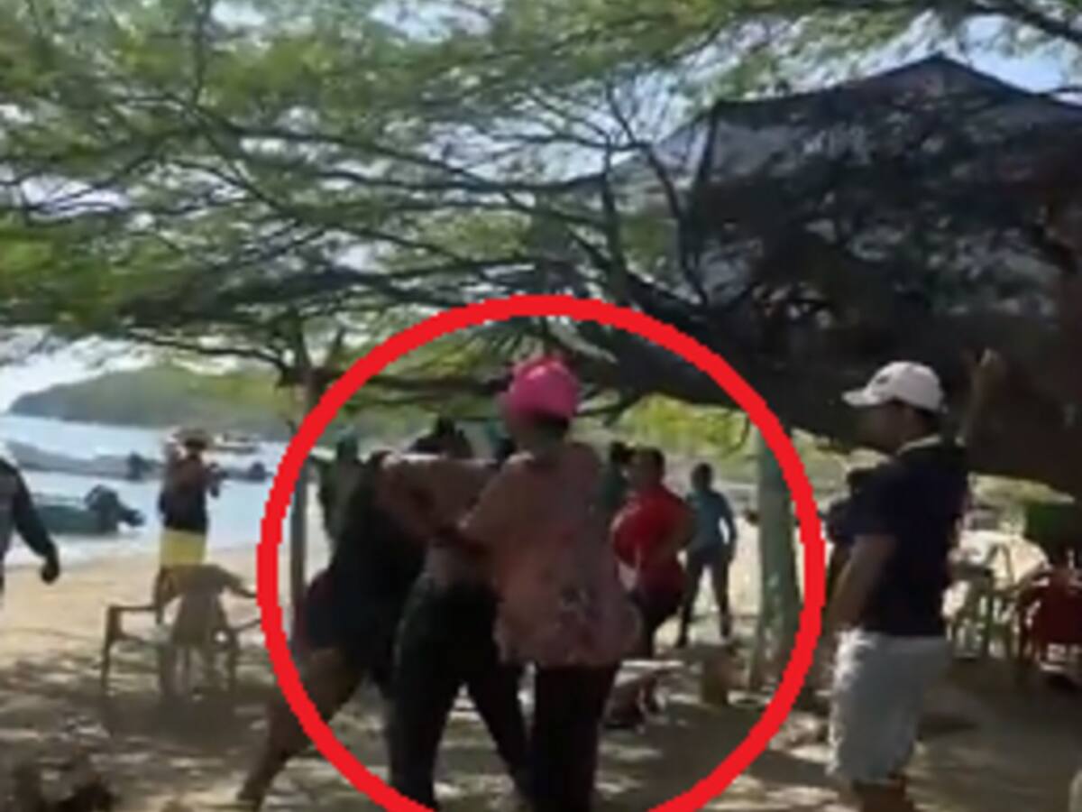 Golpes, gritos e insultos entre dos mujeres en Taganga, zona turística de Santa Marta