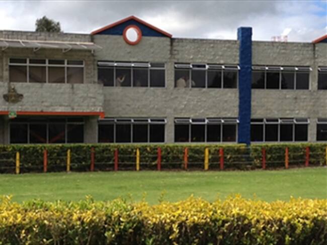 Pese a suspensión de licencia, colegio de Sergio Urrego seguirá operando