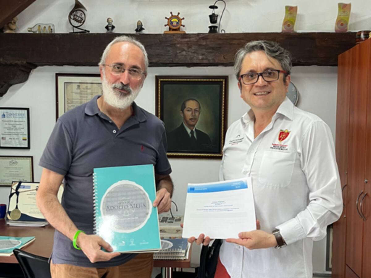 Convenio permite a alumnos y profesores de Unibac continuar estudios en Bolonia