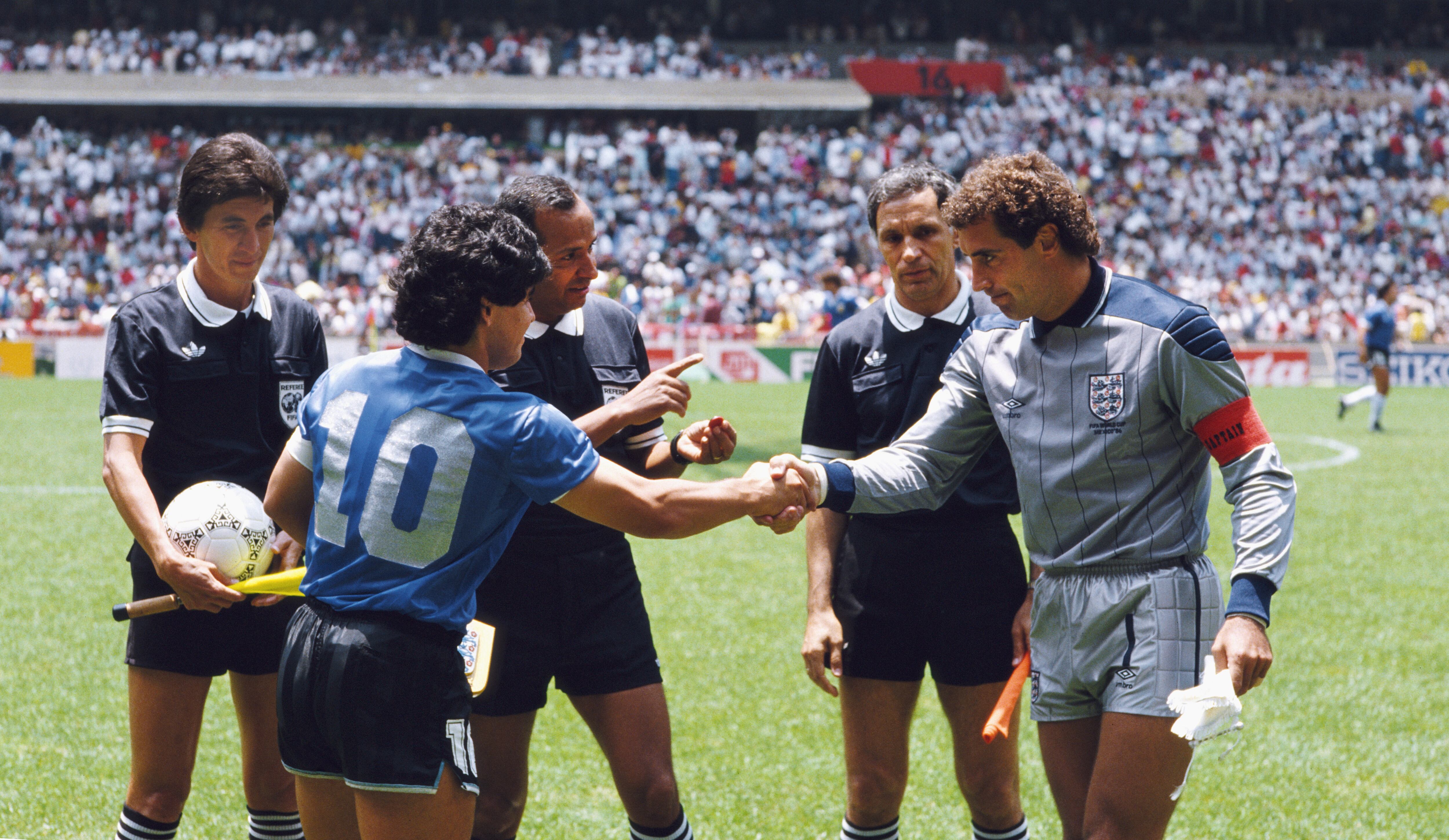 Diego Maradona of Argentina #10 shakes hands with Peter Shilton of England under the watching eye of referee Ali Bin Nasser (c) before the 1986 FIFA World Cup Quarter Final on 22 June 1986 at the Azteca Stadium in Mexico City, Mexico.   (Photo by David Cannon/Allsport/Getty Images)