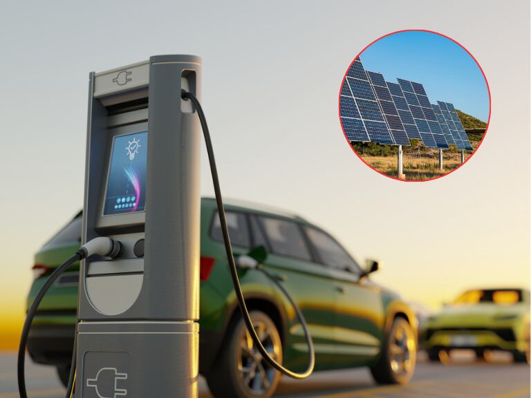 Imagen de referencia a carro eléctrico cargándose con paneles solares/ Getty Images