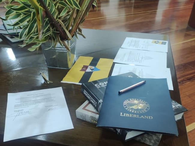 Supuesto contrato con la compañía  Liberland - Suministrada.