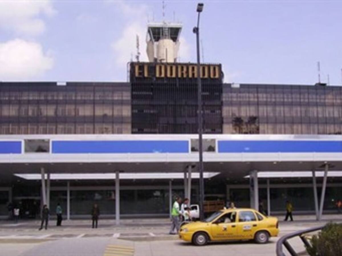 Es obligatorio el uso del taxímetro en el aeropuerto El Dorado: Secretaría de Movilidad