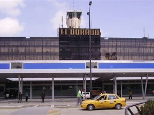 Es obligatorio el uso del taxímetro en el aeropuerto El Dorado: Secretaría de Movilidad