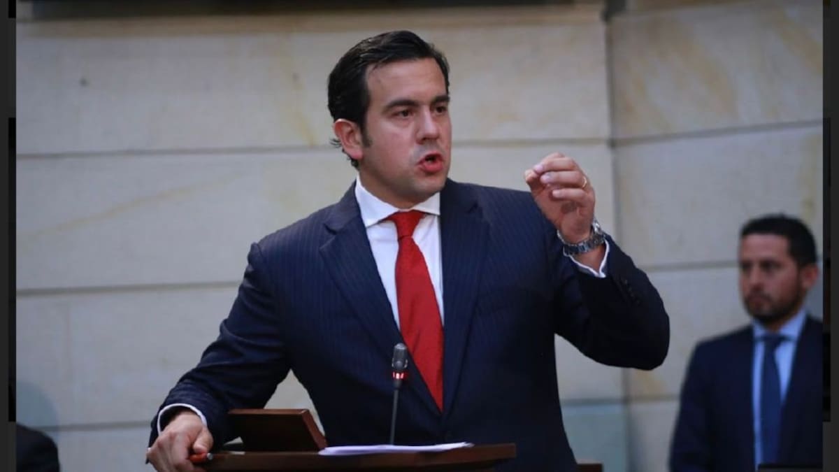 "Caldas necesita tener un aeropuerto digno para su desarrollo" Rodrigo Lara